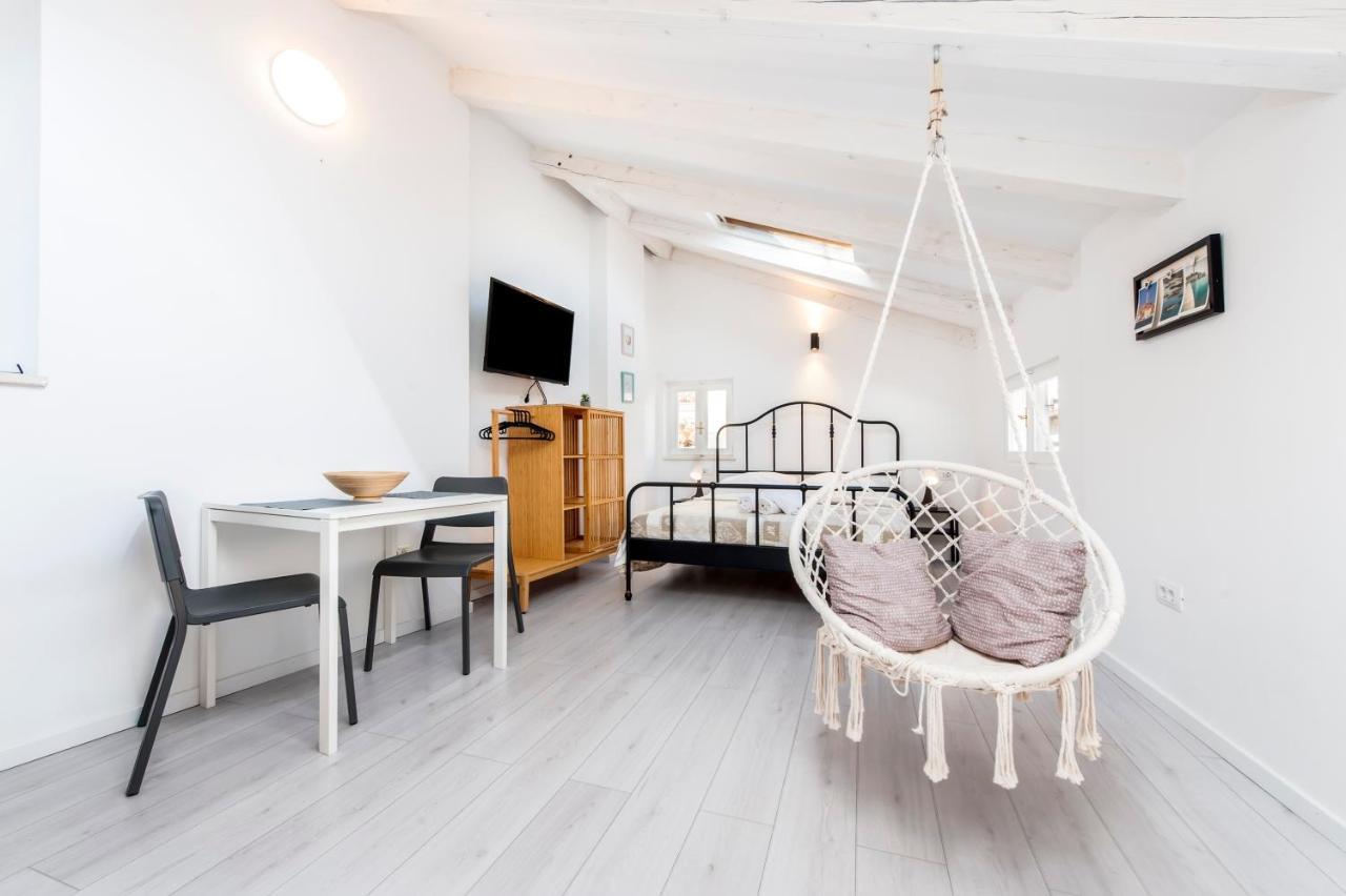 Cozy Garzoto Studios Rovinj Luaran gambar